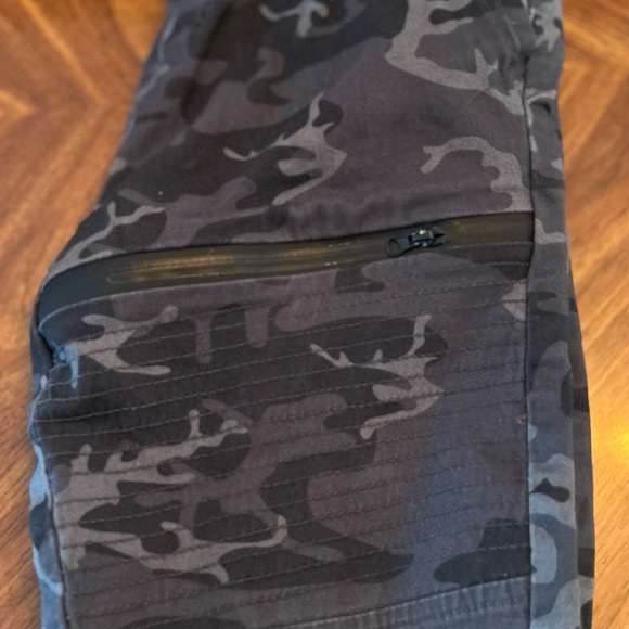 Kids Camouflage Cargo Shorts Ring of Fire - Picture 8 of 8